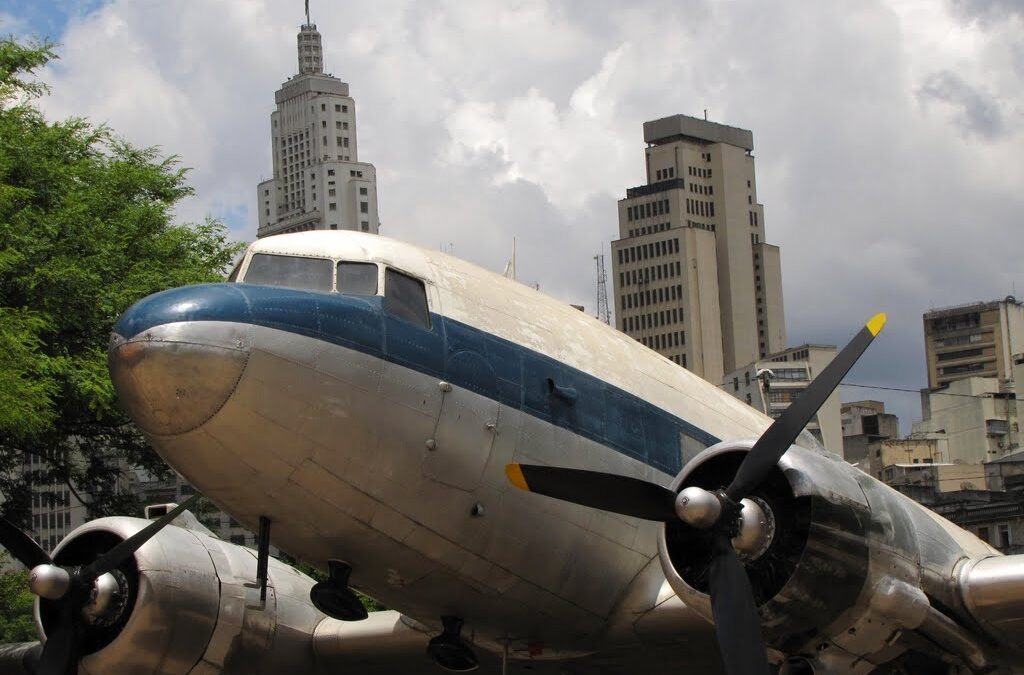 Museu Catavento expõe peças de aviões da Embraer
