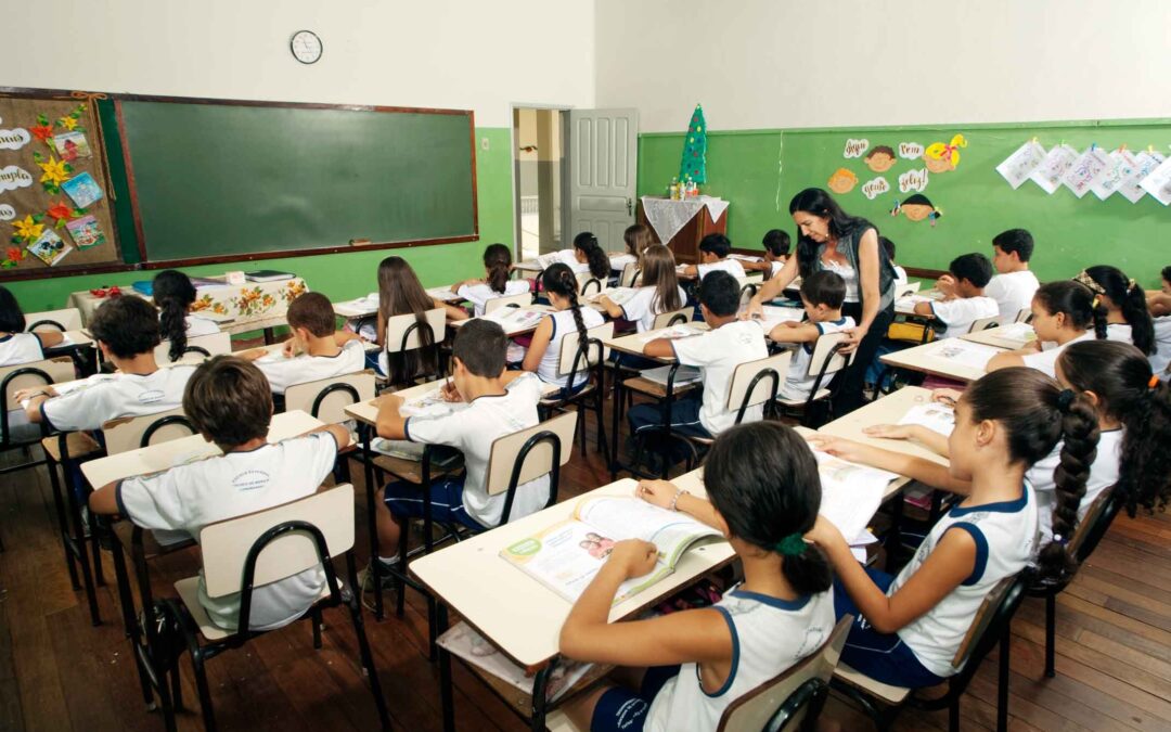 Educação melhora, mas Brasil continua entre piores do mundo