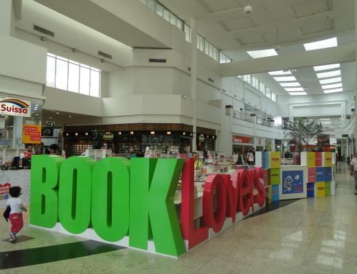 Feira vende livros infantis