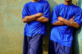 Documentário sobre a ação de arte-educadores na Fund. Casa