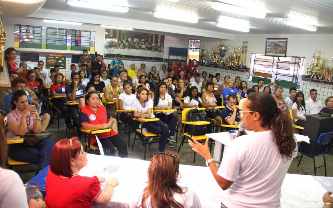 Fórum debate bom relacionamento entre escola e família