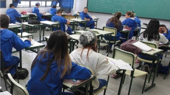 Ensino médio precisa de 12,5 mil classes