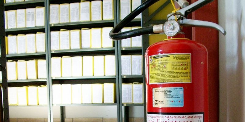 Governador terá que adaptar escolas contra incêndios