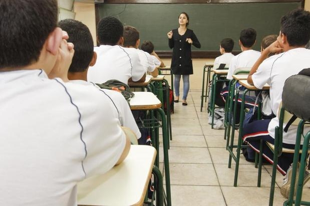 Estado reduz gasto para formar professores