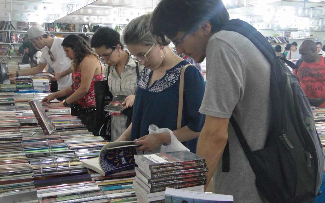 Bienal terá retirada de senha antecipada para autógrafos