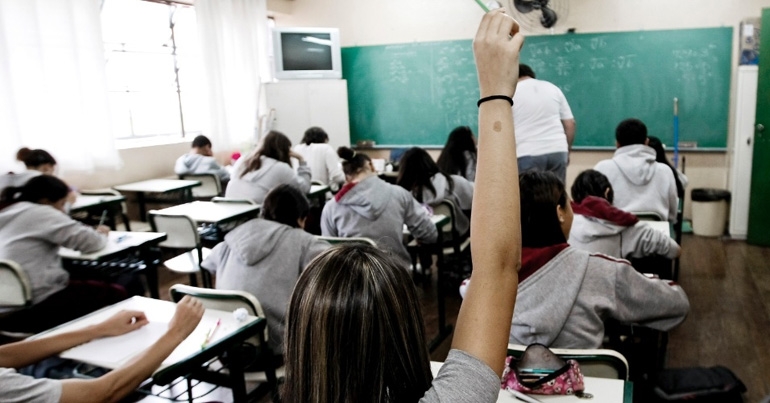 1 em cada 6 alunos deixa escola pública estadual integral