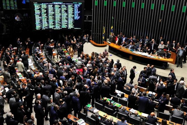 PEC 241 pode tirar R$ 25,5 bi por ano da educação