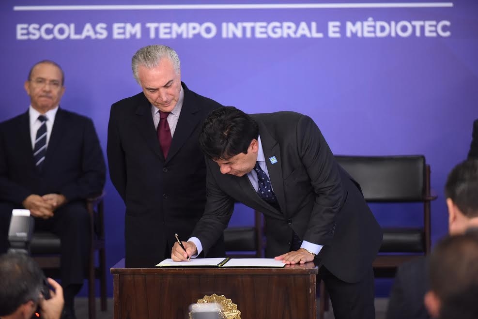 Governo estimula reformulação no ensino médio em tempo integral