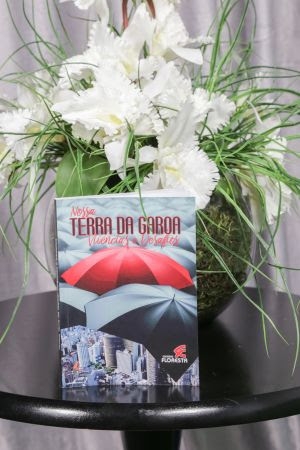Estudantes lançam livro de contos sobre a cidade de SP