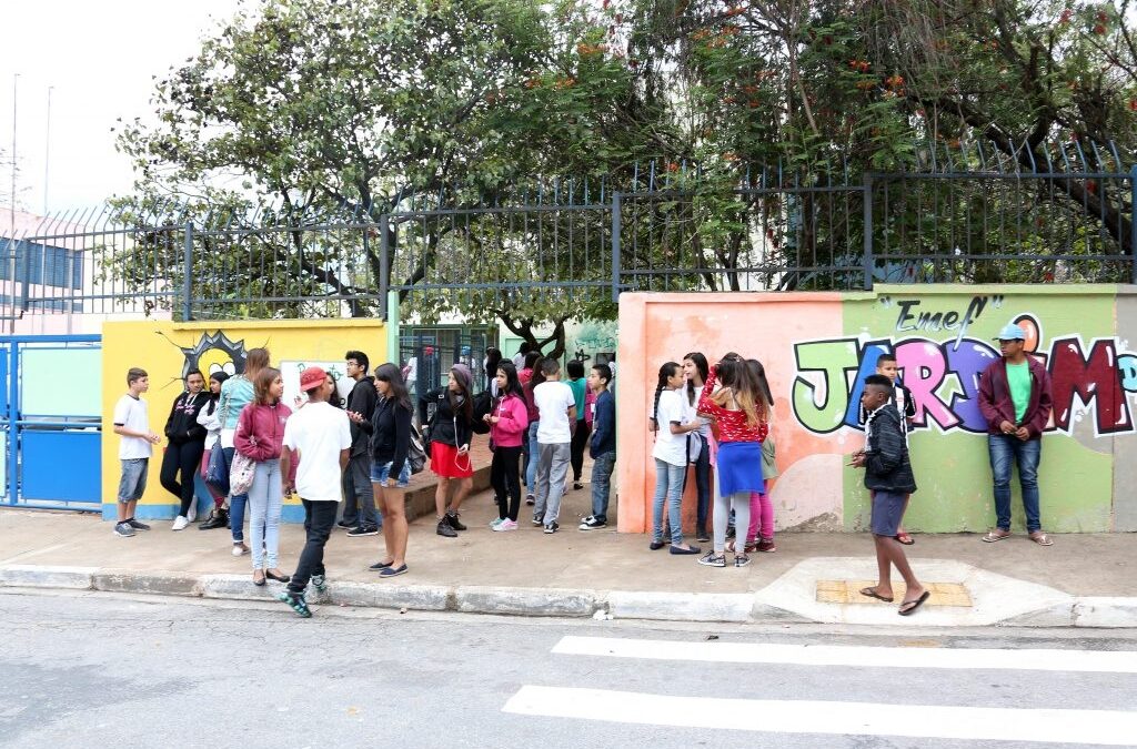 Menos de 5% das escolas no Brasil possuem infraestrutura adequada