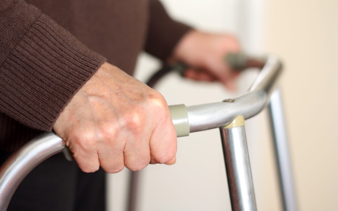 Benefício para idoso pobre e pessoa com deficiência pode ter nova regra