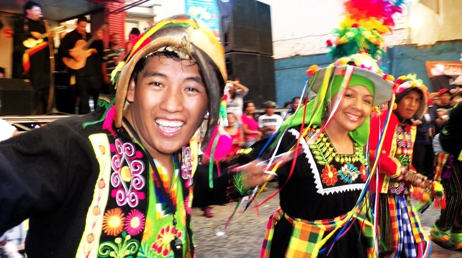 Bolivianos fazem Festa de Alasitas no Memorial