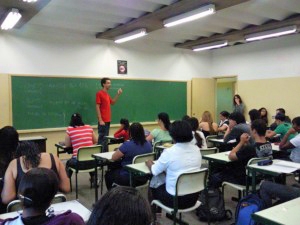 Cursinho para aluno de baixa renda está com inscrições abertas