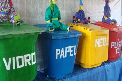Projetos de reciclagem rendem prêmios a professores
