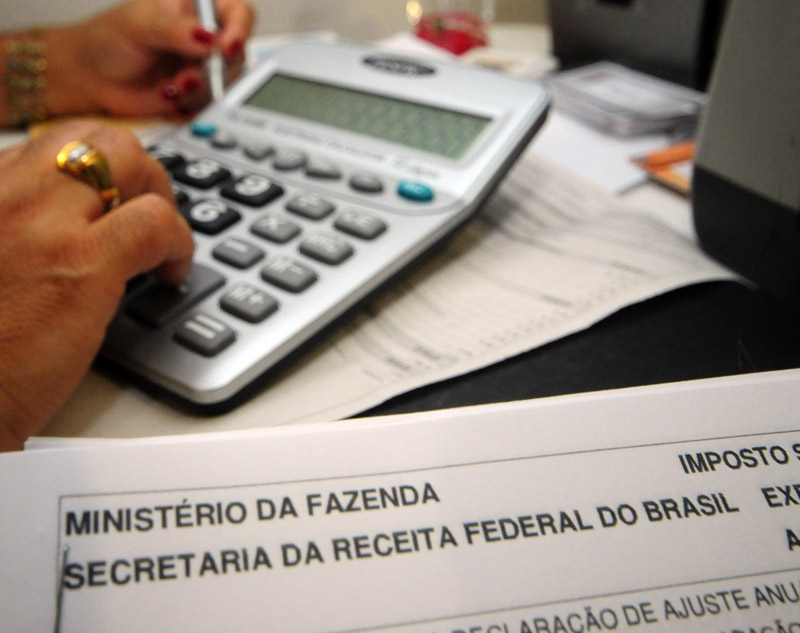 Quem recebeu salário superior a R$ 2.380 deve declarar IR