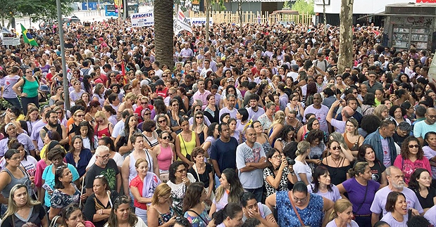 Professores anunciam paralisação para o dia 15