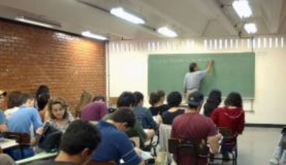 Mais de 22 mil professores foram ameaçados por alunos