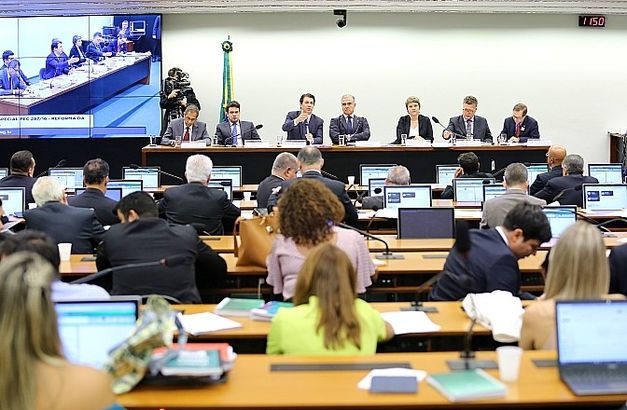 Emenda defende aposentadoria especial de professor