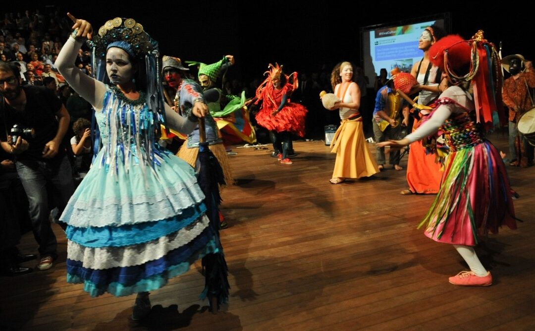 Prefeitura de SP corta oficinas culturais em CEUs