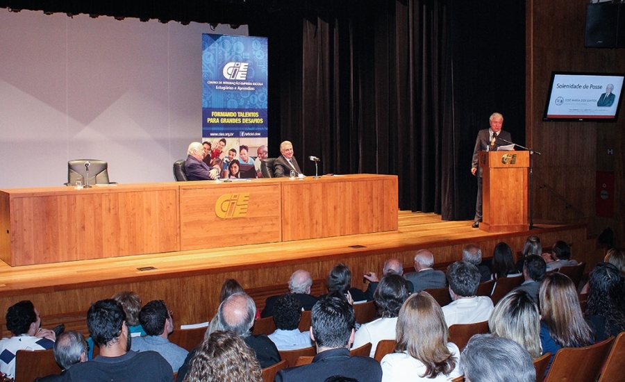 Vida longa ao novo membro da Academia Paulista de História