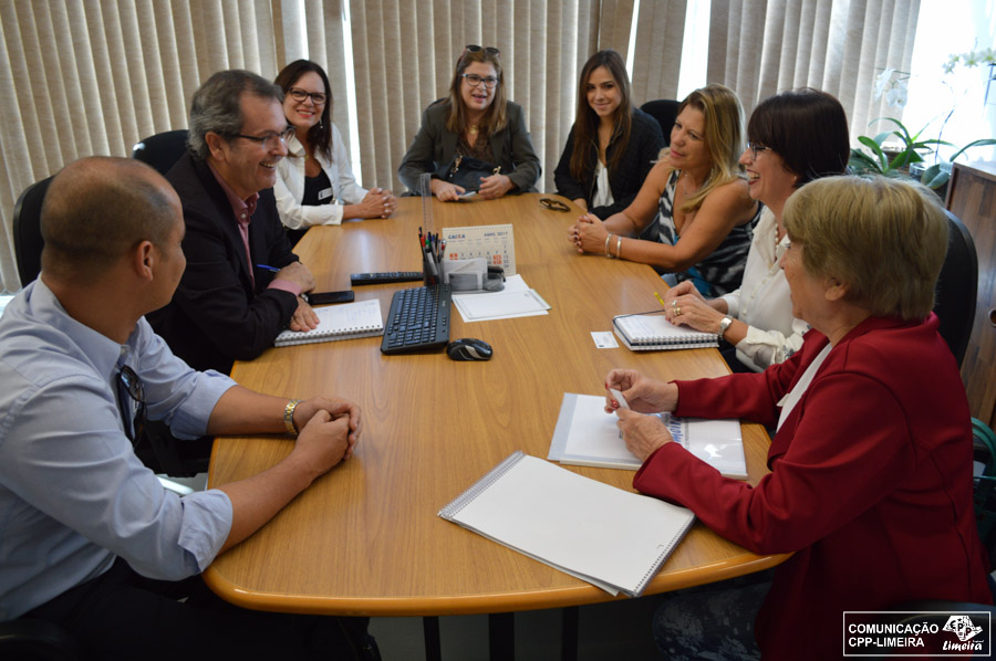 Limeira discute formação básica do professor em Brasília