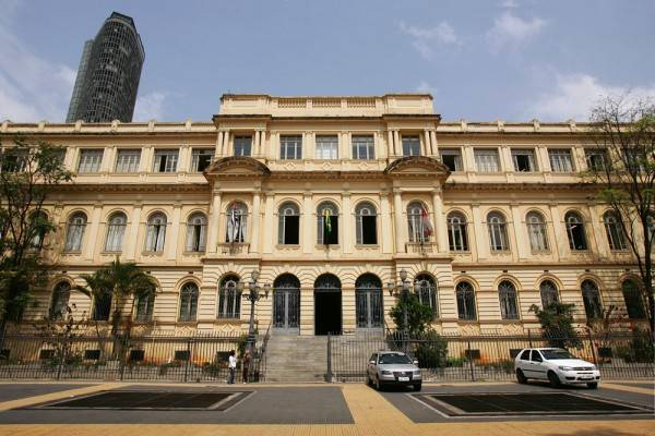 Tribunal de Contas pede que Educação reduza temporários