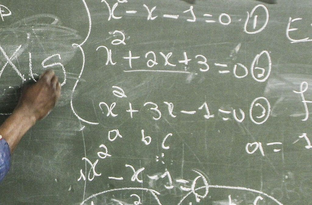 Ensino de ciências deve trocar decoreba por experiência concreta