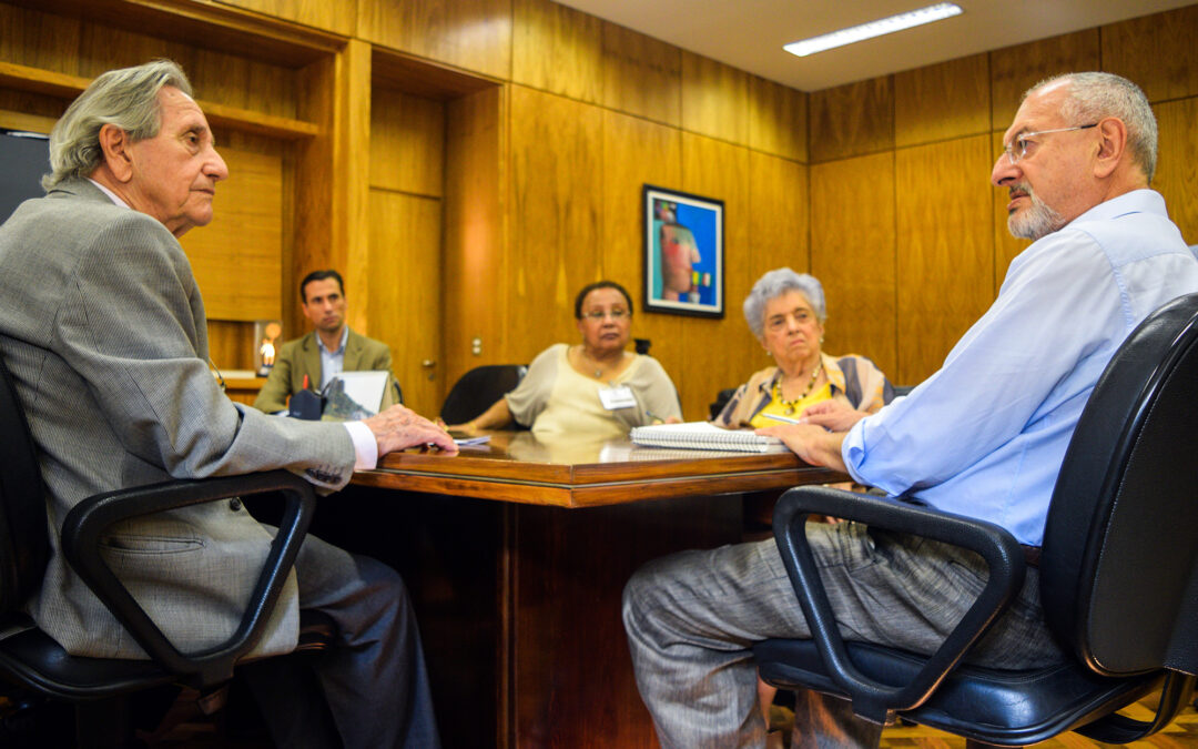 Secretário diz que reajuste salarial não tem previsão