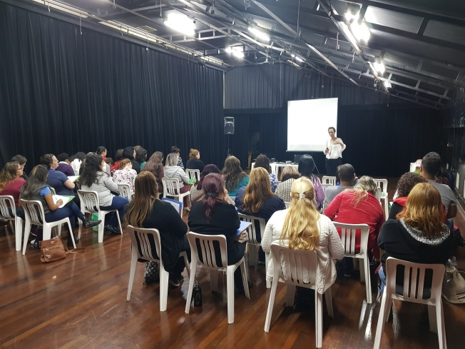 Educadores participam de curso ‘plásticos e reciclagem’