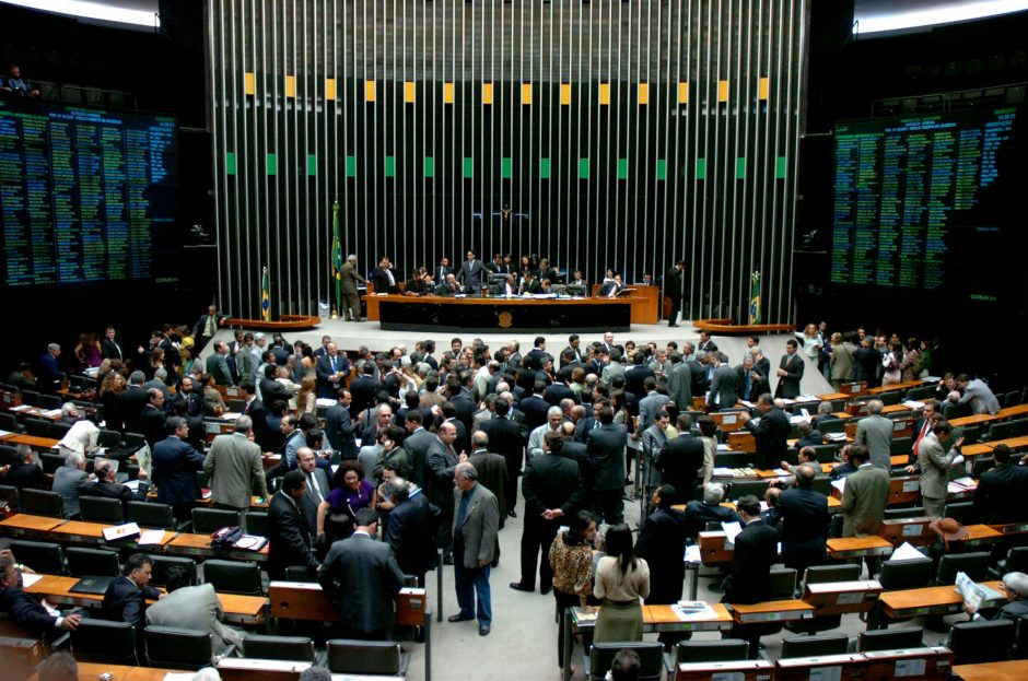 Comissão do Senado aprova fim da estabilidade para servidores