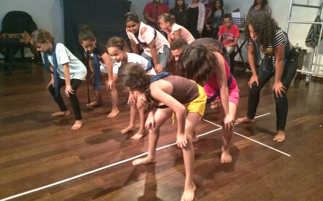 Espetáculo “Crianças de Todas as Cores”, do Projeto Allegro