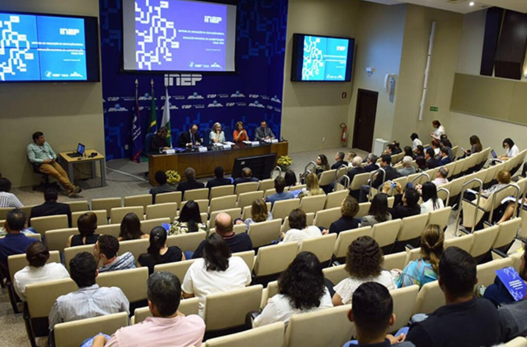 54,7% das escolas públicas têm nível inadequado de alfabetização