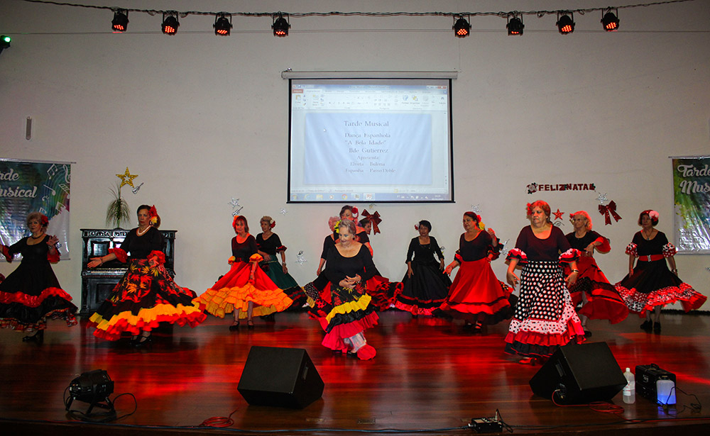 Tarde musical encerra atividades recreativas do ano