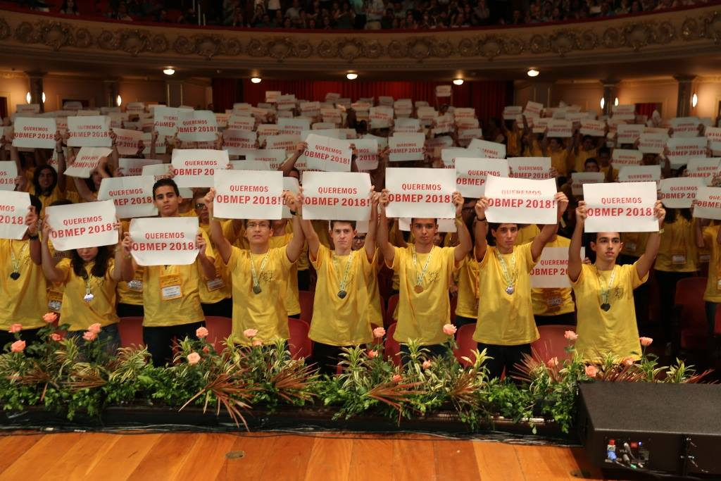 Foto: protesto de estudantes durante premiação/Divulgação Impa
