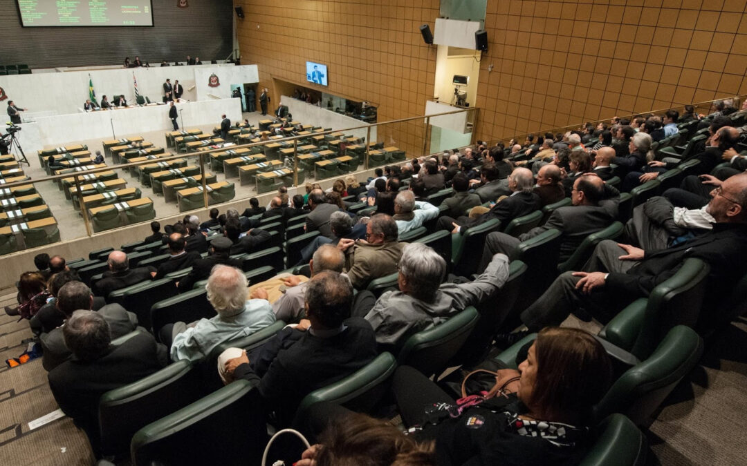 Projeto para remunerar janela de professor aguarda sanção