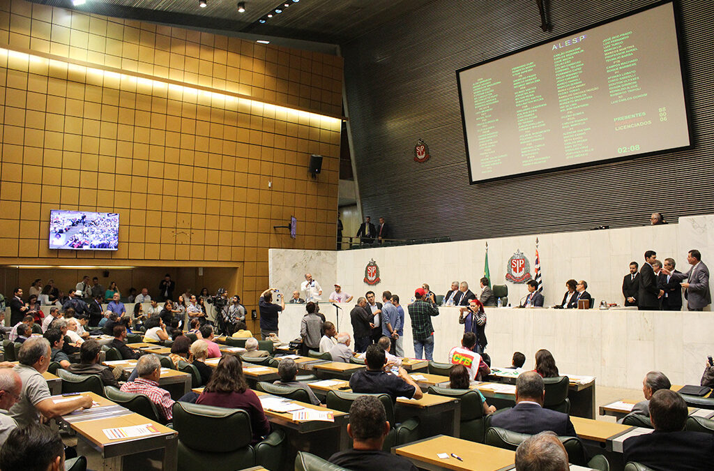 Emendas beneficiam magistério no PL sobre reajuste de servidores