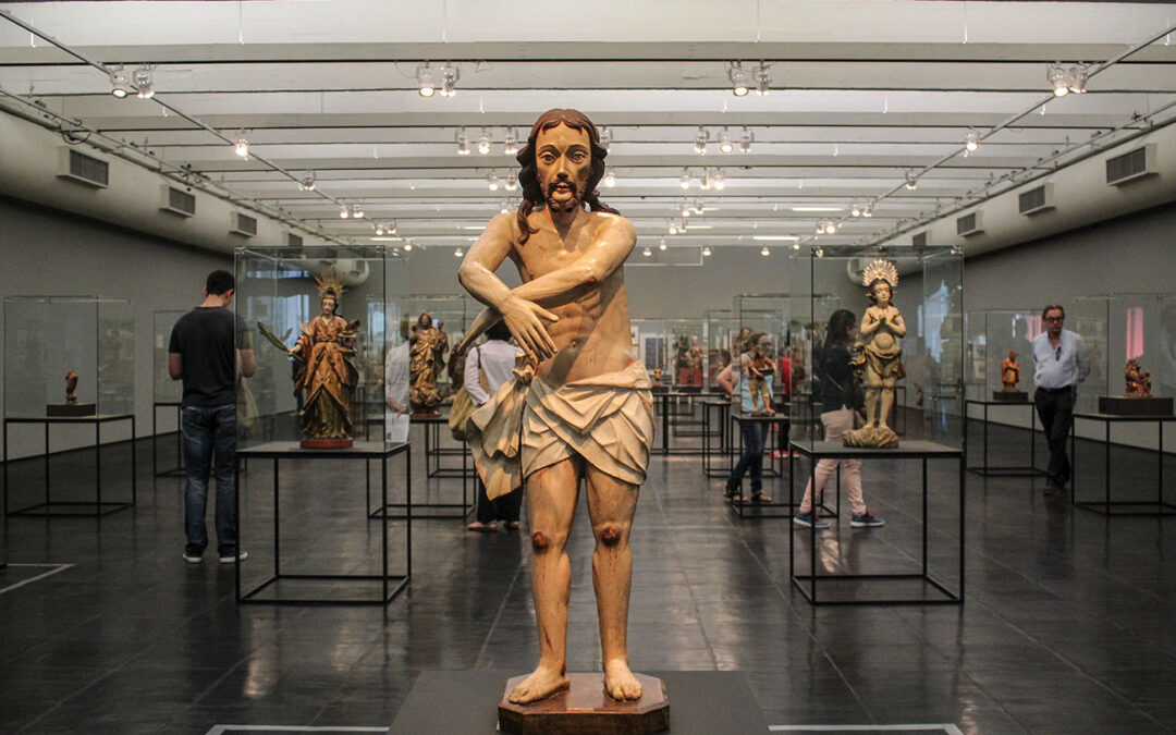 Obras de Aleijadinho, no Masp, segundo a ótica de professor