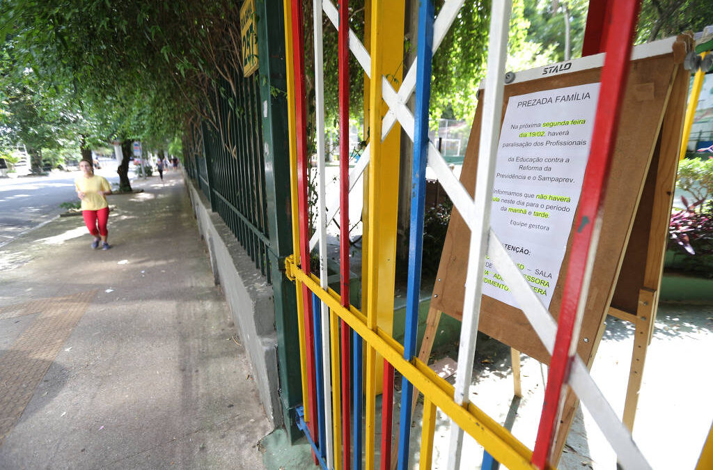 Professores entram em greve contra reforma da Previdência de Doria