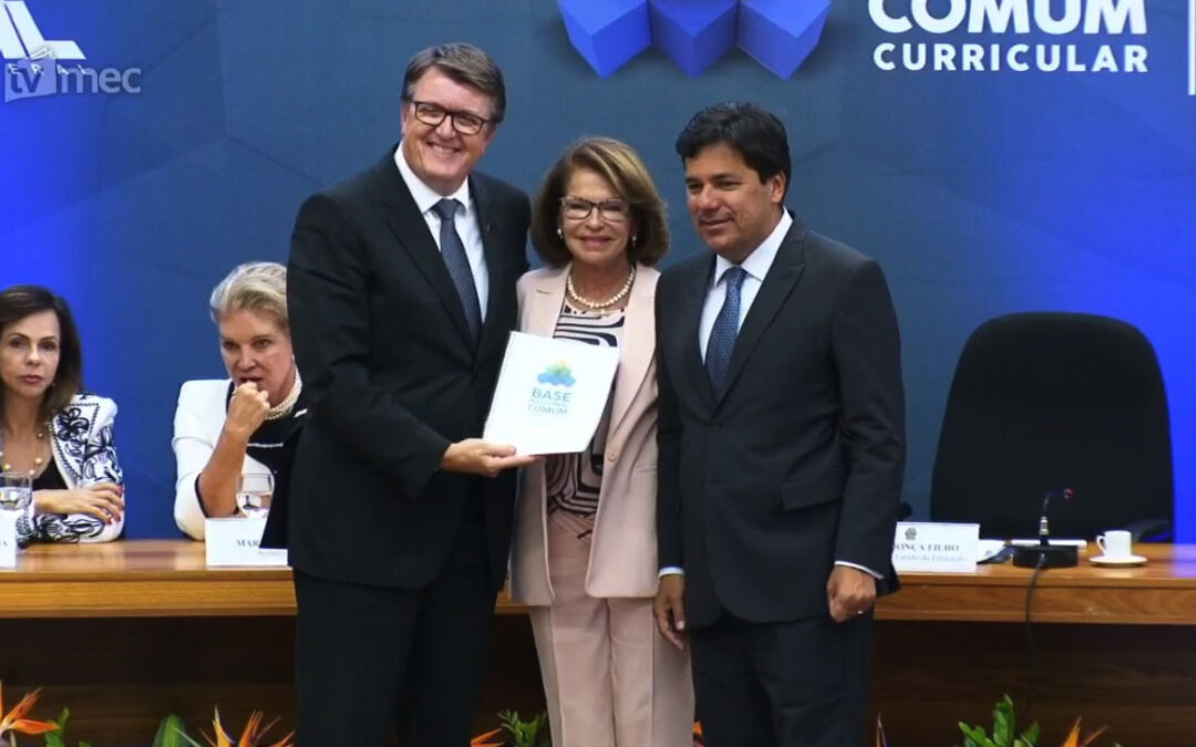 MEC entrega Base do Ensino Médio ao Conselho Nacional de Educação