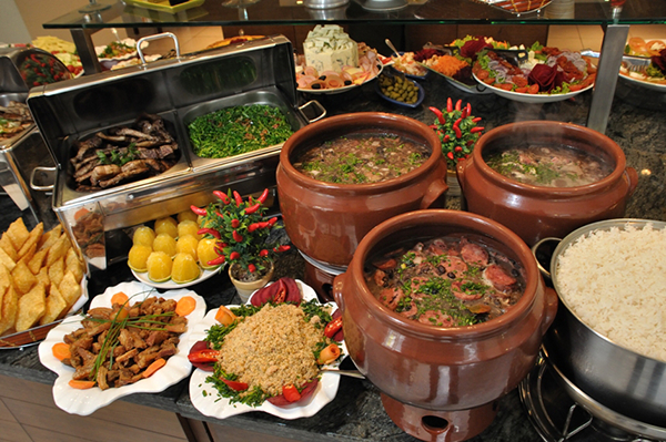 Regional comemora 52 anos com feijoada, samba e futebol