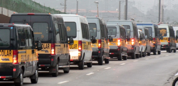 Secretário da Educação de SP avalia voucher para transporte e merenda