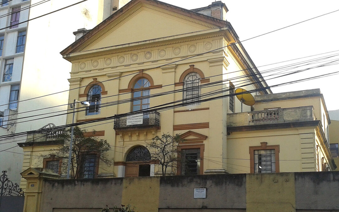 Escola estadual é ponto de coleta de doações para vítimas de incêndio