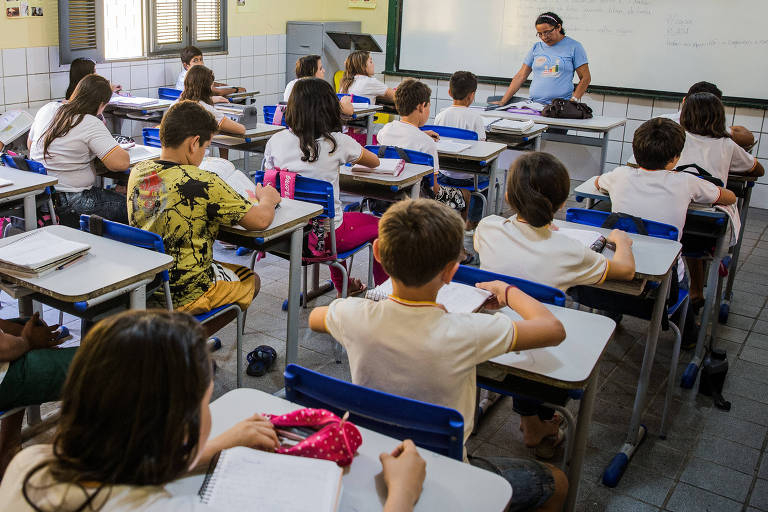 Governo Temer quer congelar regra que amplia formação de professores