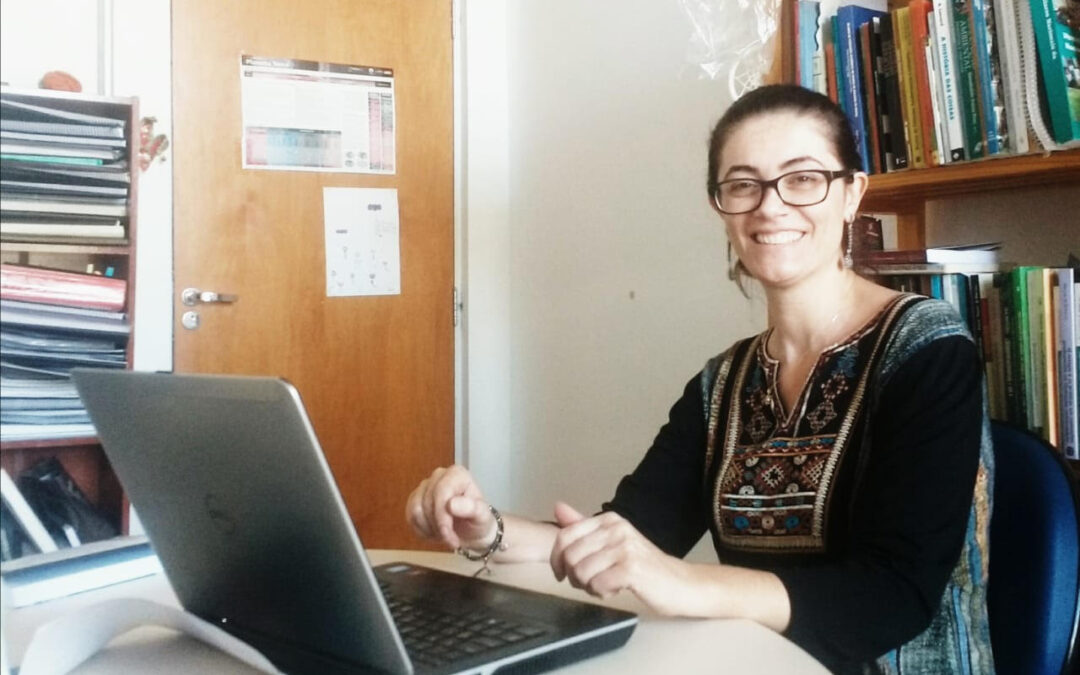 Professora foca pesquisa em desenvolvimento do docente
