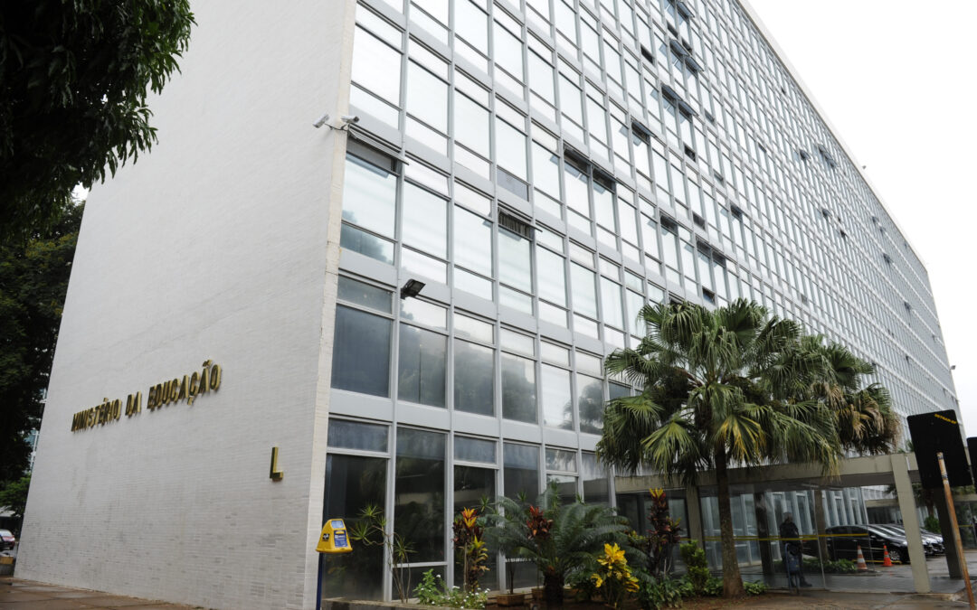 MEC libera R$ 2,5 bilhões em recursos para ações da pasta