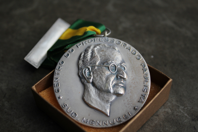 Comissão da Medalha Sud Mennucci recebe currículos