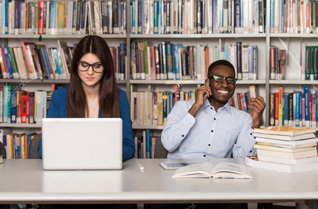 Mestre francesa fala sobre hábito dos jovens nas bibliotecas