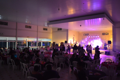 Banda Falso Brilhante anima Dia do Professor