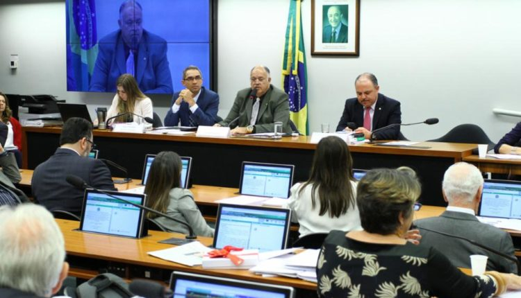 Escola sem Partido é arquivado após oito sessões consecutivas
