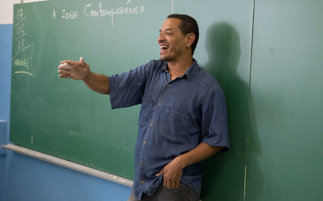 Contratação de professores temporários é garantida pelo STF